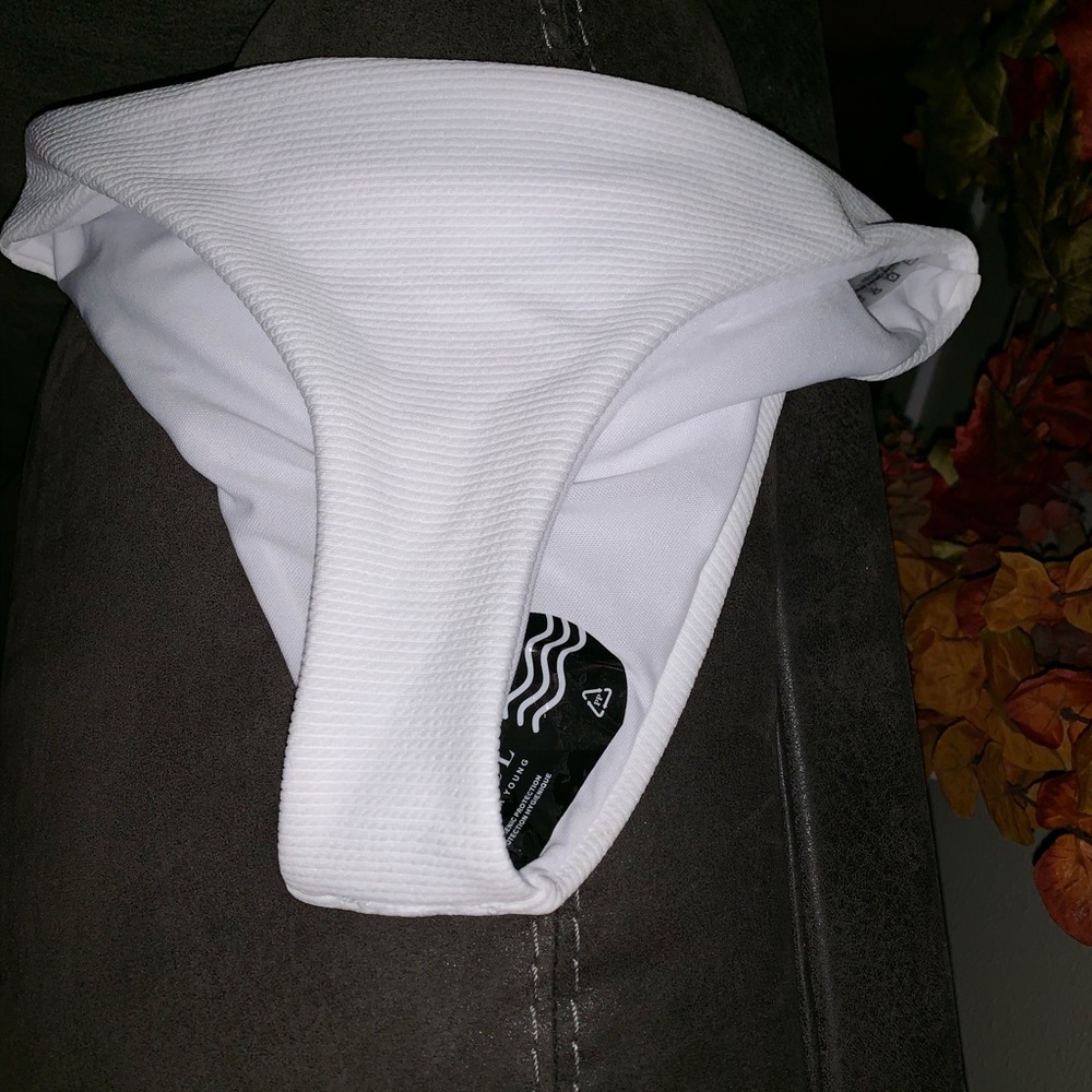 Selling a ZAFUL bikini. Size medium.